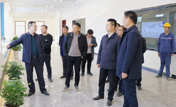 Yiyang County Magistrate Wu Hua and his delegation visited Yiyang fly ash washing project for investigation