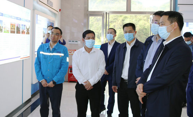 Yu Jinfu, deputy secretary of Yangjiang municipal Party committee and mayor, and his party went to Yangchun Haichuang for research and guidance